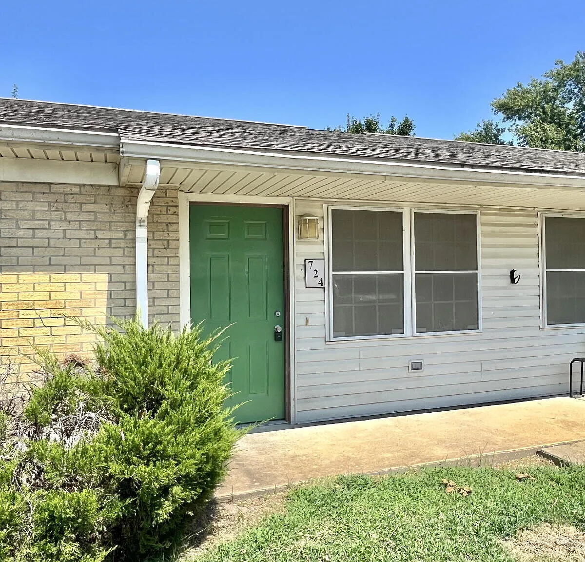 Charming 2-Bedroom Home with Utilities Included Pet-Friendly Charleston Living! — Photo 4