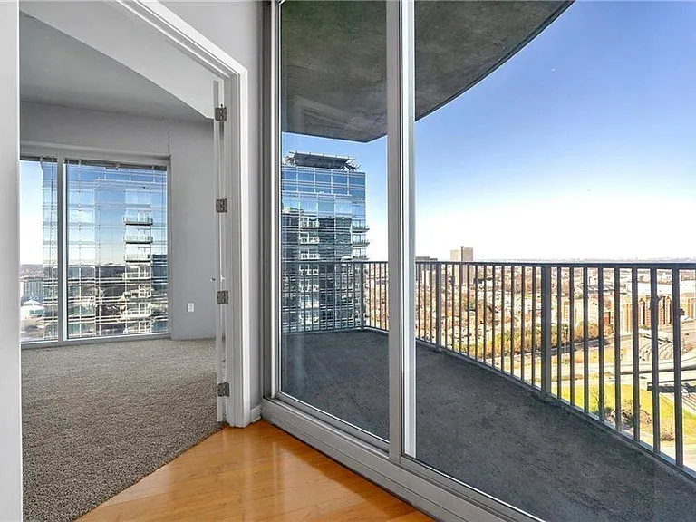 400 W Peachtree St NW #2504 — Photo 13