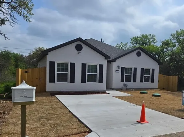 3513 Tomahawk Dr, Granbury, TX 76048
