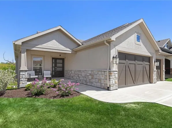 4895 NW Ridgewood Ct, Kansas City, MO 64150