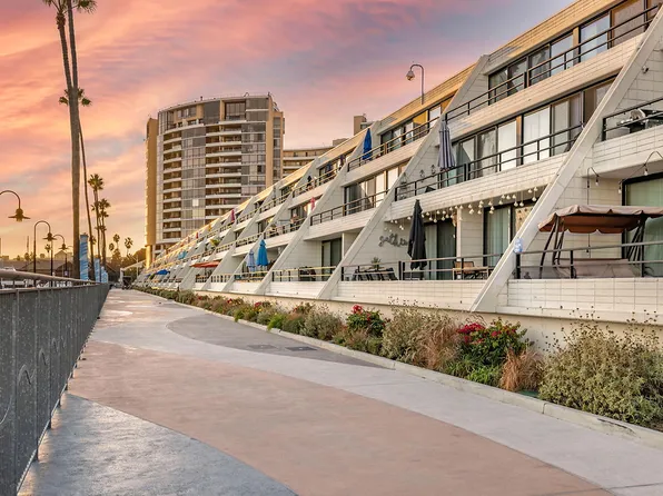 The Promenade at Marina City Club