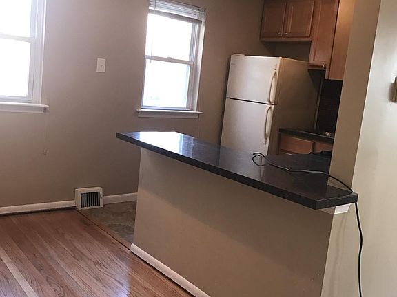 5th image of 5483 Vicaris St #1