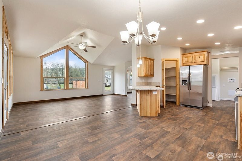 4th image of 210 Mossyrock Road W