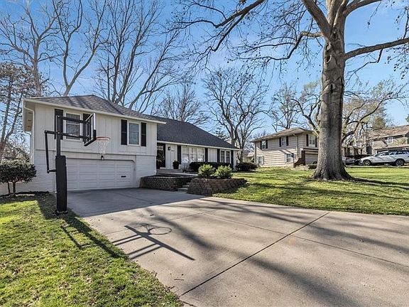 2nd image of 8016 Juniper Dr