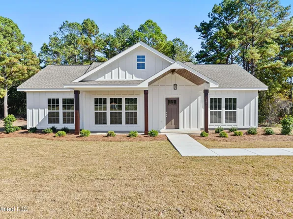 137 Southern Hills Dr, Lucedale, MS 39452