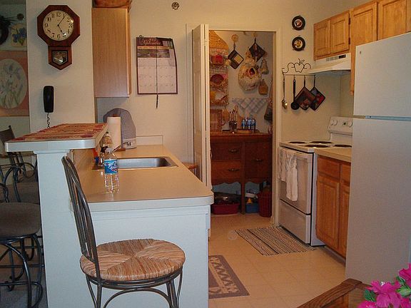 Kitchen with Huge Pantry. Appliances Included