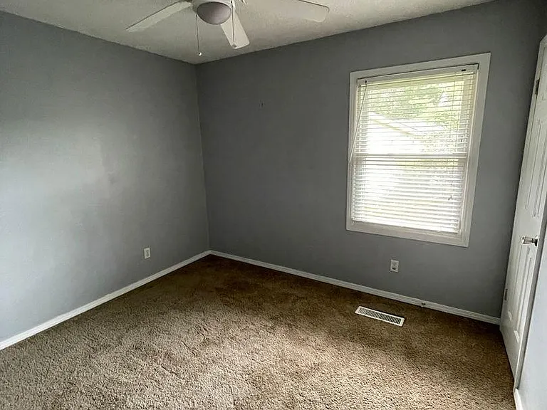 98 Riverview Ct — Photo 10