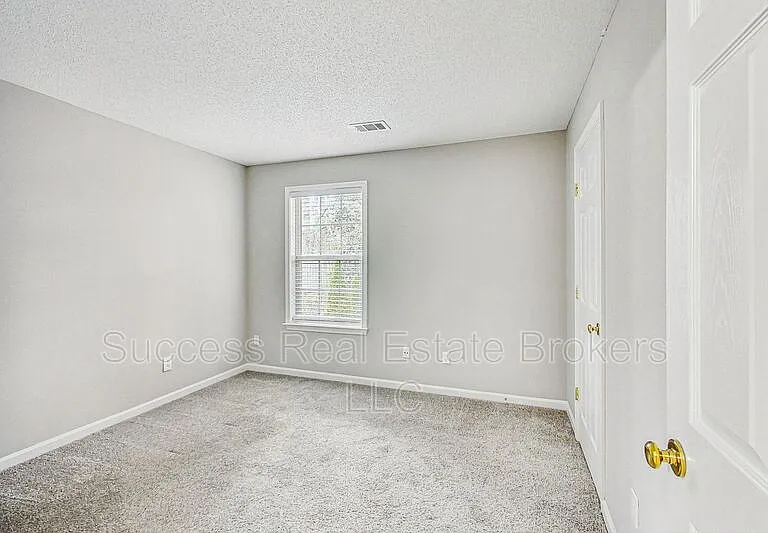 1645 Heyford Cir NW — Photo 36