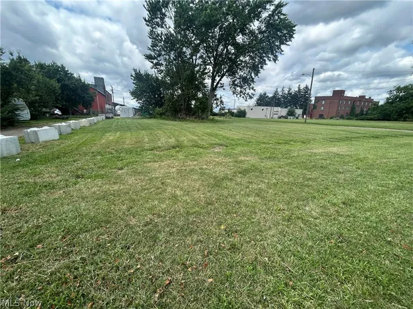 Wells Ave SW, Canton, OH 44707