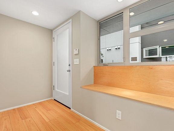 5th image of 2351 Yale Ave E B #B