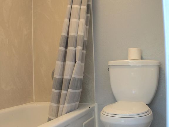 2nd image of 2905 Shadow Creek Dr APT 201