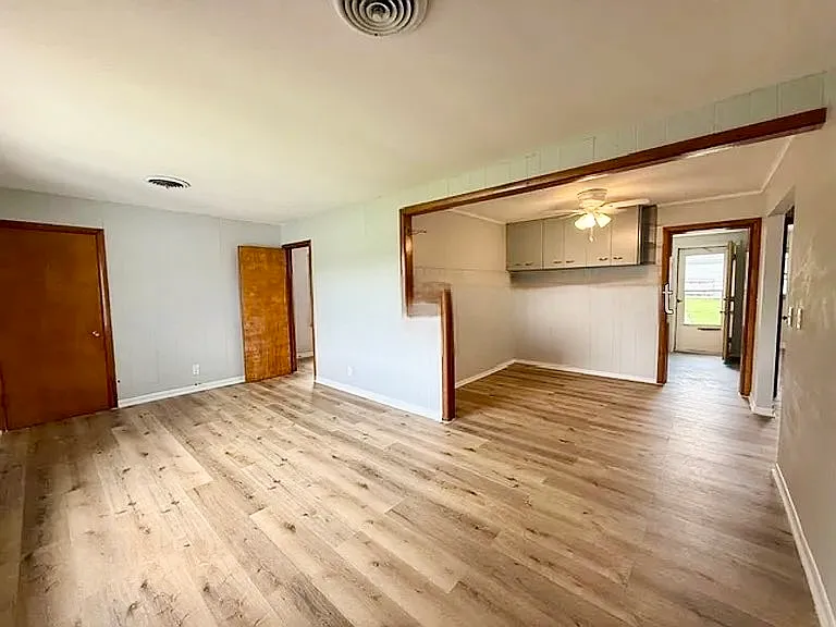 3 bed, 1040 sqft, $1,995 — Photo 2