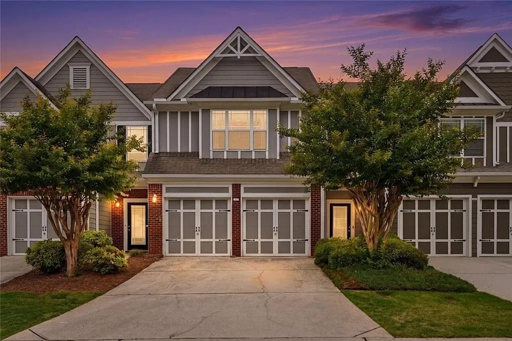 3 bed, 2.5 bath, 1690 sqft, $2,300 — Photo 1
