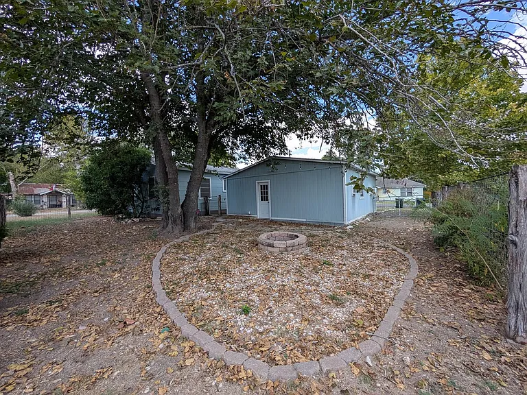 890 Josephine St — Photo 46