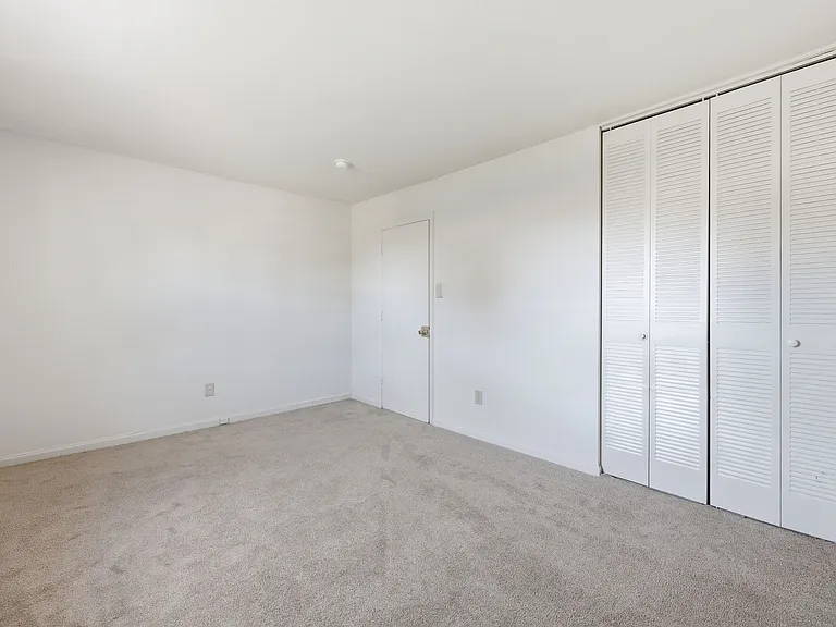 Crown Square Apartments — Photo 16
