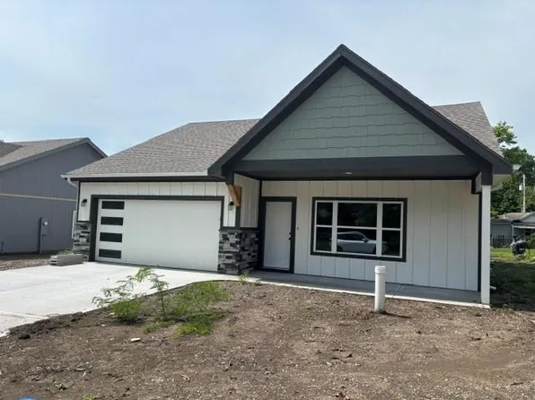 444 N Prairie St, Liberty, MO 64068