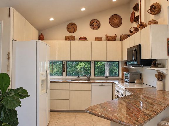 4th image of 732 Sound View Road