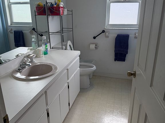 2nd image of 1455 Whitewood Ave