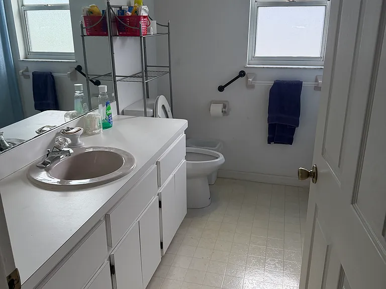 1455 Whitewood Ave — Photo 2