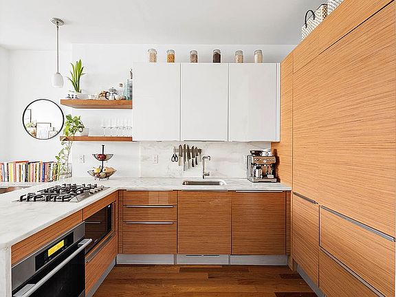 3rd image of 130 W 20th St APT 1B