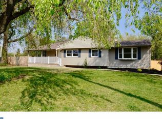 540 Hollywood Dr, Magnolia, NJ 08049