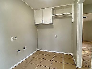 4th image of 261 S 12th St