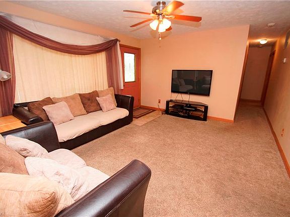 2nd image of 3598 Huntington Cir