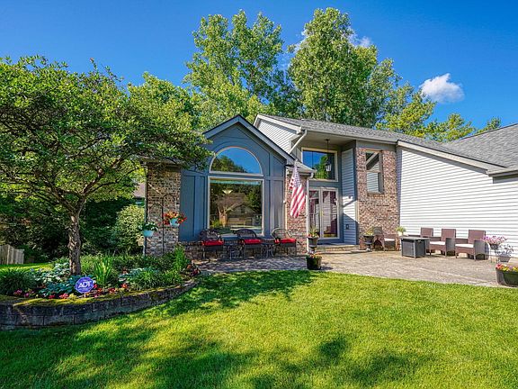 3rd image of 393 Meadow View Dr