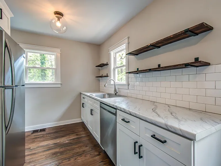 1010 Meridian St #B — Photo 3