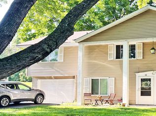 32 Woodpecker Ridge Rd #A, Excelsior, MN 55331