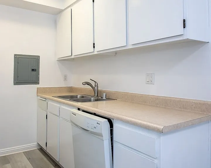 520 W. Wilson — Photo 37