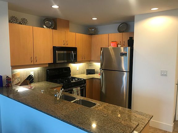 3rd image of 300 W Beech St Unit 1301
