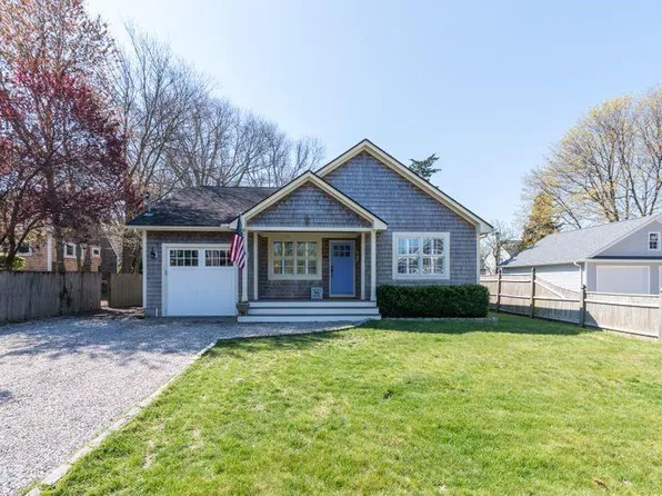 43 Hull St, Jamestown, RI 02835