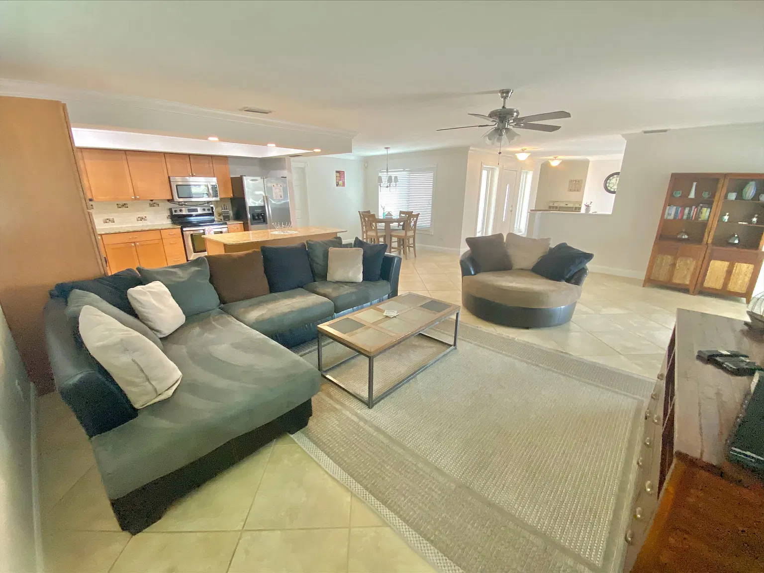 3 bed, 2120 sqft, $3,300 — Photo 2