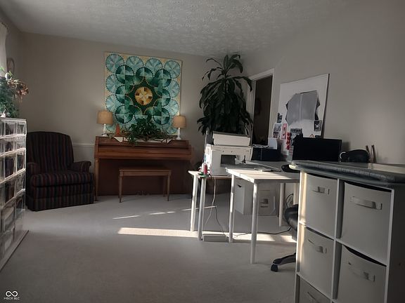 3rd image of 1313 W Roberts Ave