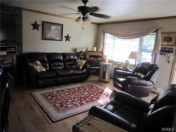 3rd image of 33 Briarwood Cres
