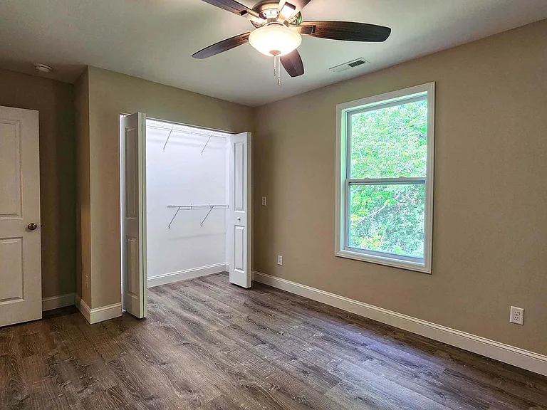 127 Hawthorne Dr — Photo 5
