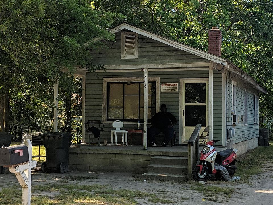 2nd image of 808 Elvie Street S
