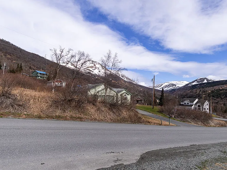 13431 Canyon Rd — Photo 44