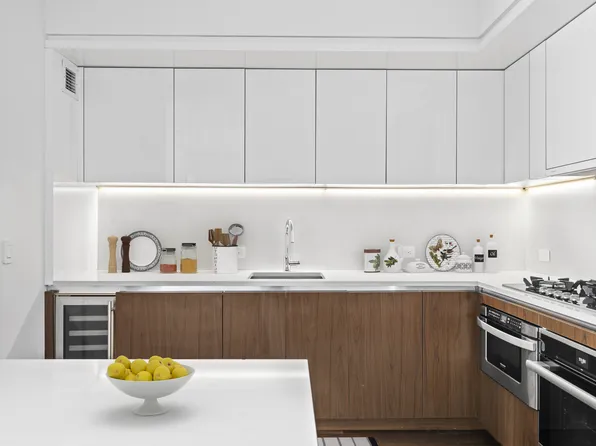 605 West 42nd Street image 3 of 28