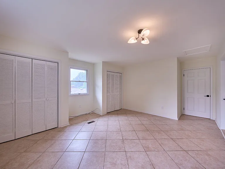 2924 Gracefield Rd — Photo 4