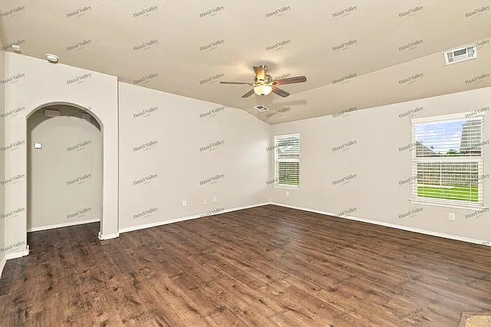 3 bed, 2.0 bath, 1425 sqft, $1,945 — Photo 4