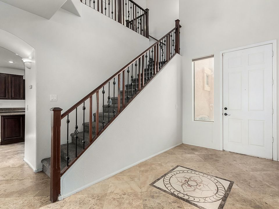 1st image of 104 W Red Mesa Trl