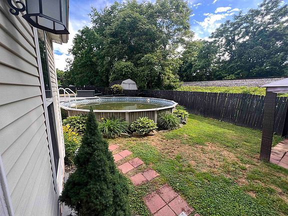 3rd image of 110 Marie St