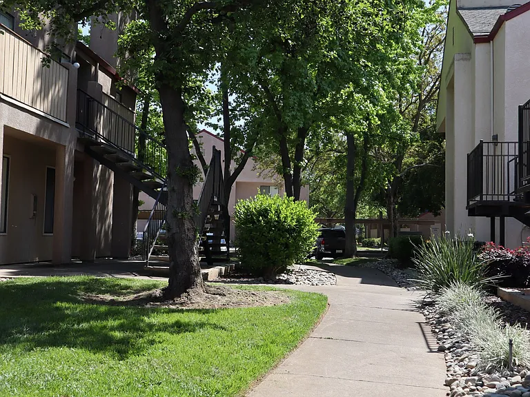 Arbor Pointe Apartments — Photo 9