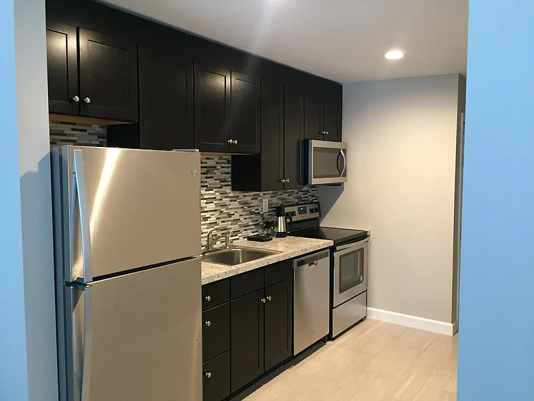 1434 6th Ave #8 — Photo 1