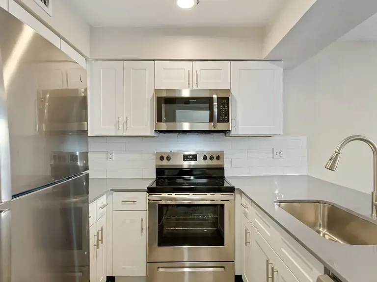 Rayside Residences — Photo 1