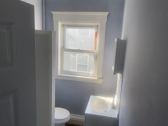 4th image of 1375 Broad St #2F