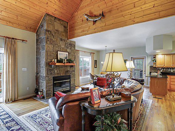 5th image of 429 Filet Ln