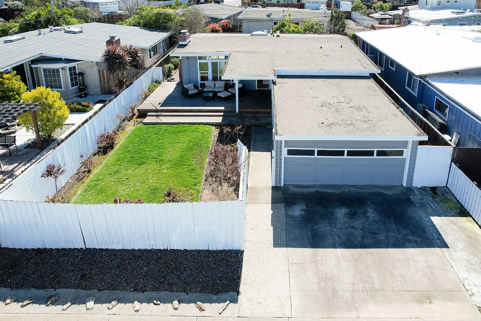 2058 Polk Ave photo 1